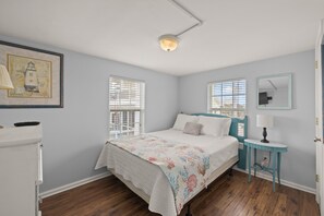 3 slaapkamers, een strijkplank/strijkijzer, gratis wifi, beddengoed