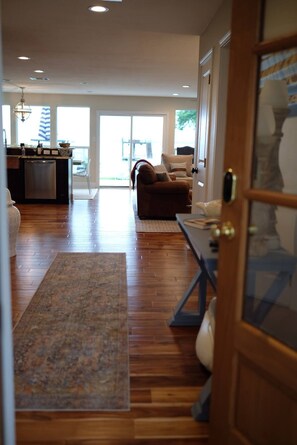 Interior - Modern Lakefront Cottage on Open Water with Stunning Sunsets on Cedar Creek Lake (Trinidad)