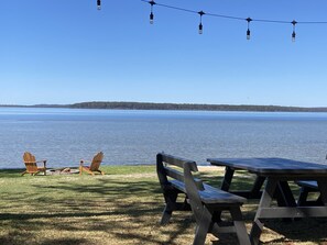 Outdoor dining - Absolute Waterfront Accomodation! (Saint Georges Basin)
