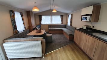 Family Mobile Home, Private Bathroom (3 Bed) | Interior