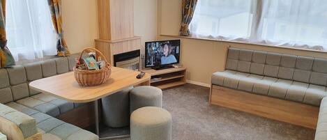 Family Mobile Home, Private Bathroom (3 Bed) | Interior