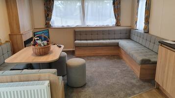 Family Mobile Home, Private Bathroom (3 Bed) | Interior