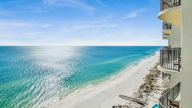 A beachfront hotel with a balcony overlooking the ocean. - Phoenix West 2107 | Orange Beach, AL (Orange Beach)
