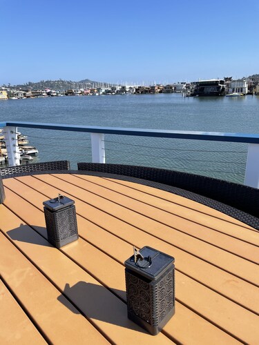 "Top Choice Houseboat Rental," says Discover Sausalito. 2bd 2ba floating home.
