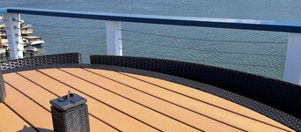 "Top Choice Houseboat Rental," says Discover Sausalito. 2bd 2ba floating home.