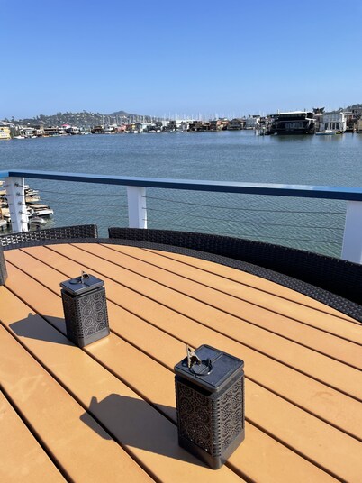 "Top Choice Houseboat Rental," says Discover Sausalito. 2bd 2ba floating home.