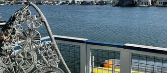 "Top Choice Houseboat Rental," says Discover Sausalito. 2bd 2ba floating home.