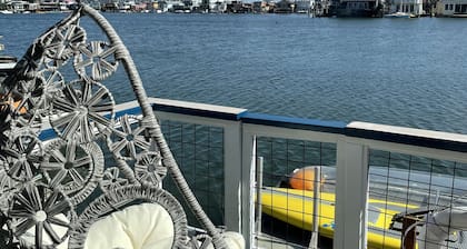 "Top Choice Houseboat Rental," says Discover Sausalito. 2bd 2ba floating home.