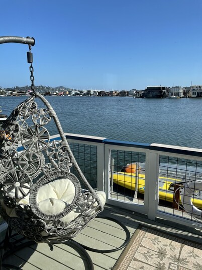 "Top Choice Houseboat Rental," says Discover Sausalito. 2bd 2ba floating home.