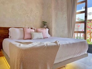 5 bedrooms, free WiFi, bed sheets - Casa San Antonio, Designer Villa w / Rooftop Pool. (Cartagena)