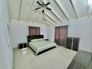 3 soverom, strykejern/-brett, wi-fi og sengetøy