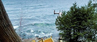 Fully Loaded Lakefront Lodge w/ Pier & Game Room