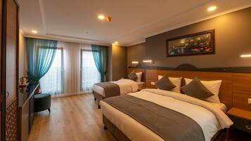 In-room safe, individually furnished, desk, laptop workspace