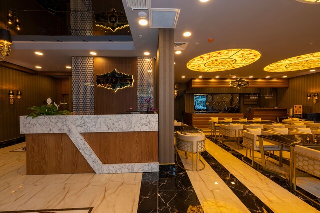 New Emin Hotel: лобби
