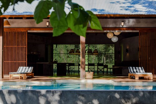 4 bd, 4 bath, tranquil, chic design, single level, pool, star-link wifi 