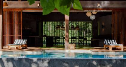 4 bd, 4 bath, tranquil, chic design, single level, pool, star-link wifi