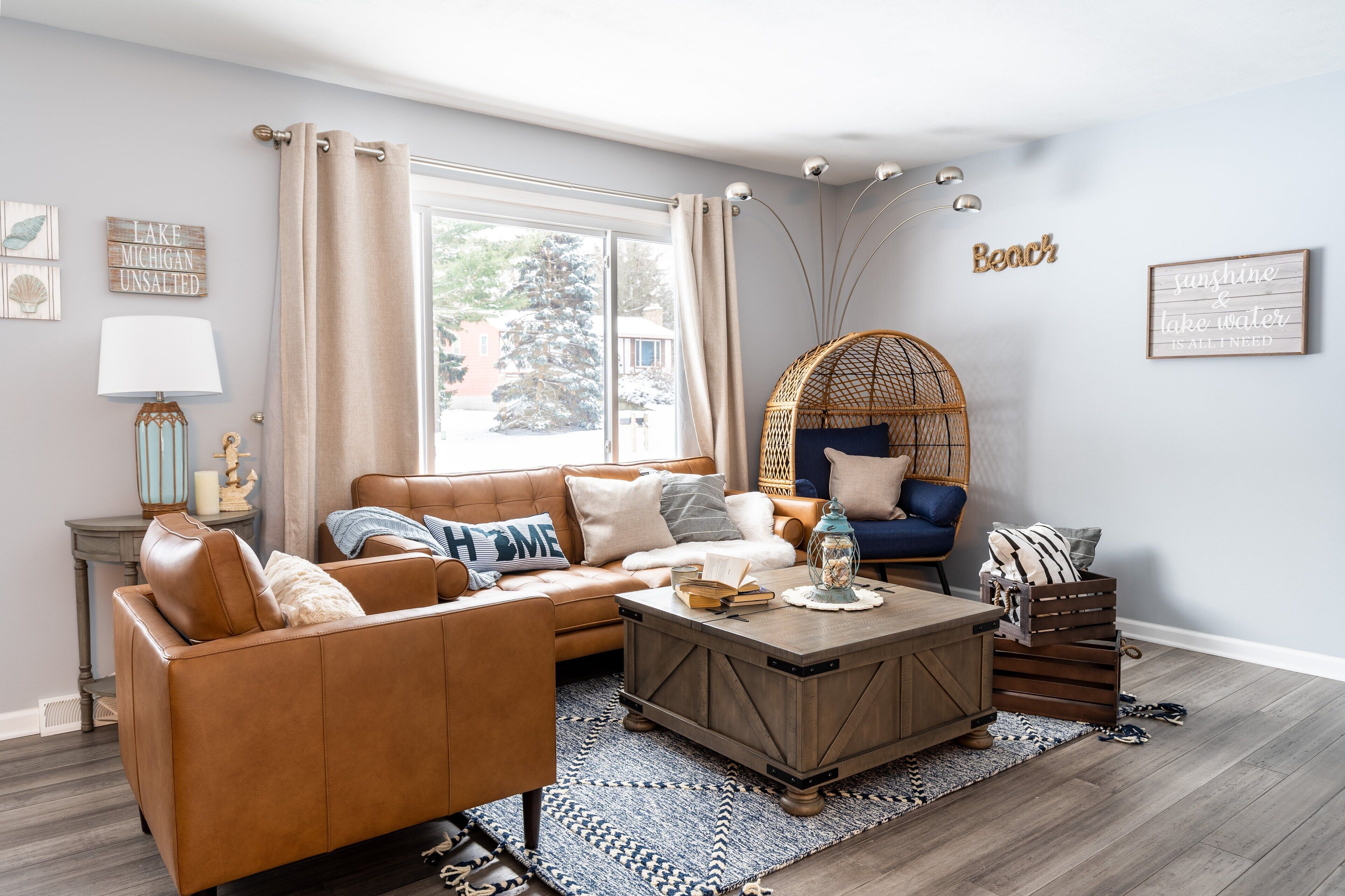 Smart-TV, Kamin, Tischfußball, Bücher