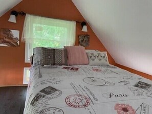 2 bedrooms, desk, free WiFi, bed sheets