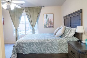 3 chambres, fer et planche à repasser, Wi-Fi, draps fournis