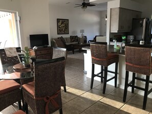 Älytelevisio, kirjoja, stereot