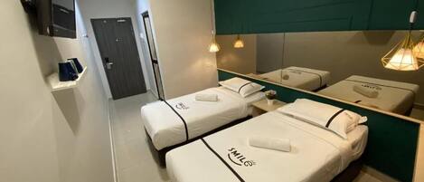 Tomannsrom | Safe på rommet, skrivebord, lydisolert og strykejern/-brett