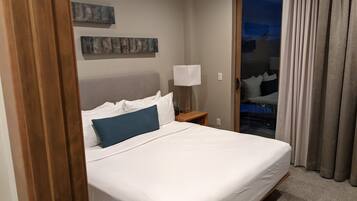 1 bedroom, in-room safe, iron/ironing board, free WiFi
