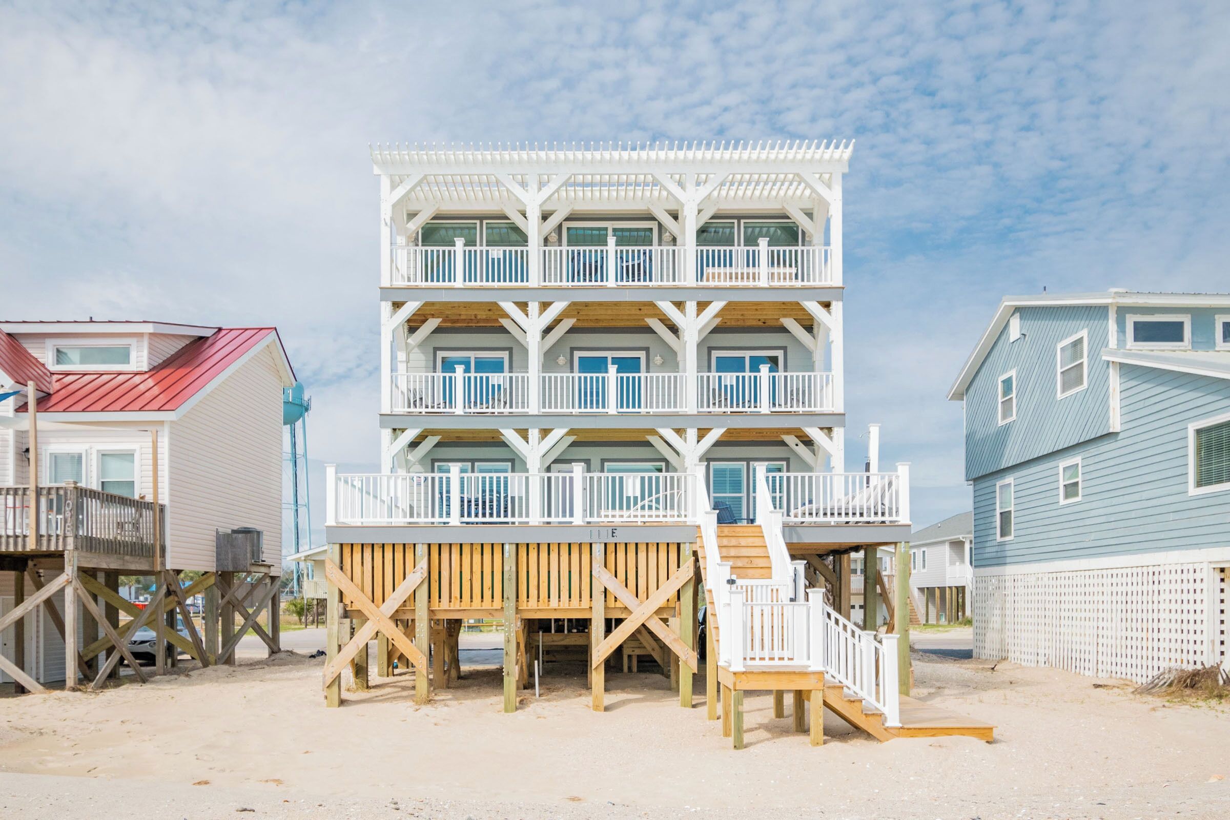 Saltwater Blessing: Beautiful Oceanfront Home with Private Pool, Elevator and Gr