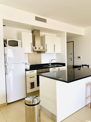 Jääkaappi, uuni, astianpesukone