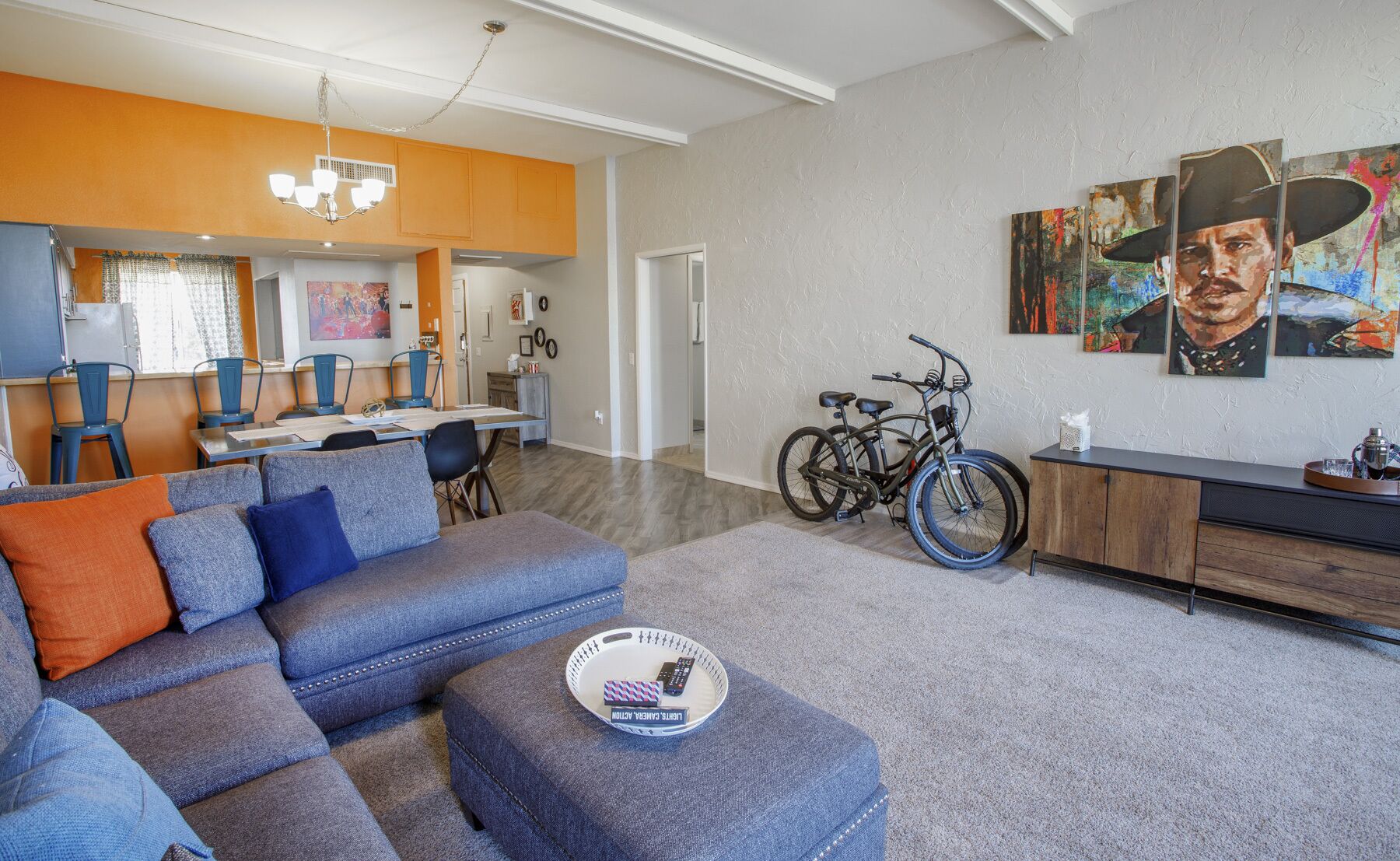 Special Offer Old Town! HUGE 1bd w/2Q beds, Cruiser bikes, Pool, Uber to Old Town, Community Pool