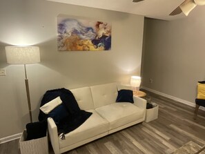 Smart TV, fireplace, printers - Original BeeNomadic ATL, Comfy Home Minutes  From Airport & Downtown  (Atlanta)