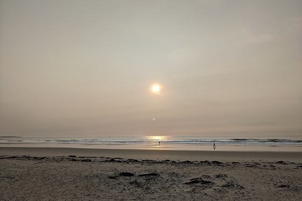 Beach nearby, sun loungers, beach towels