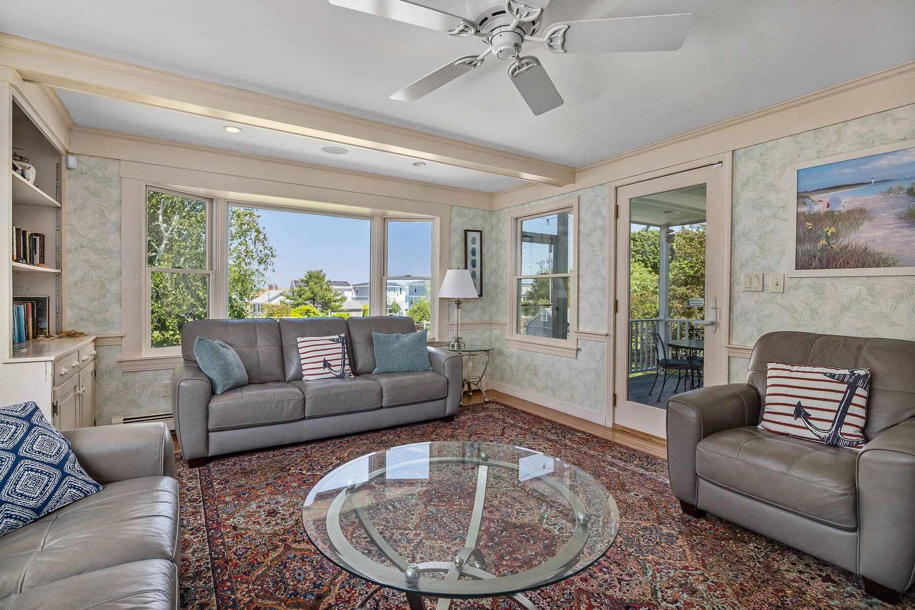 智能电视、壁炉、电子游戏、DVD 播放器