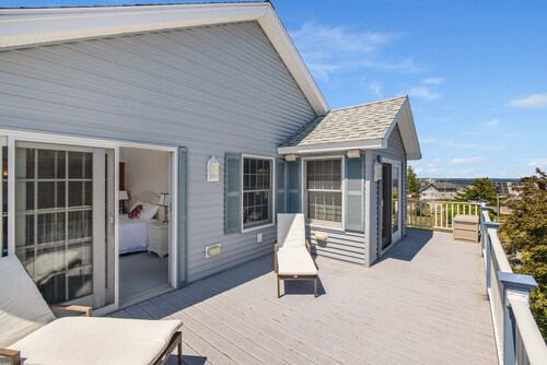 Spacious Beach Villa - Ocean Views - 3 Minute Walk to Shore - Available All Year