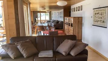 TV, lareira, DVD player