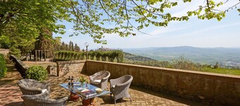 Wonderful private villa for 20 people with private pool, WIFI, TV, pets allowed and panoramic view