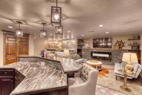 Interior. Leather&Spruce - Luxury Lake area fun funky home with amenities. Great for 2-18!