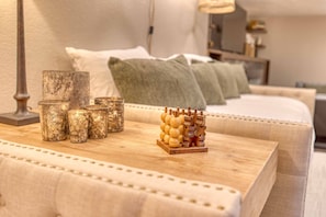 3 chambres, bureau, fer et planche à repasser, lit parapluie