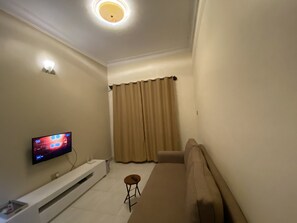TV, stereo - Modern Apartment in Kampala with Unlimited Wifi (Kampala)