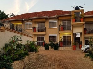 Exterior - Modern Apartment in Kampala with Unlimited Wifi (Kampala)