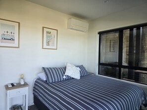 1 bedroom, iron/ironing board, free WiFi, bed sheets - Self contained studio room with private entrance and stunning sea views (Russell)