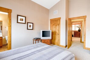 2 bedrooms, iron/ironing board, Internet, bed sheets