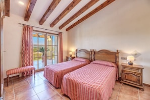 4 habitaciones, tabla de planchar con plancha y wifi gratis 