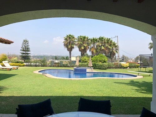 Spacious beautiful house on an area of ​​more than 1000m2 inside a cluster.