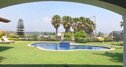 Spacious beautiful house on an area of more than 1000m2 inside a cluster.