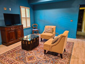 Interior - Private & Cozy Bungalow, walkable to all things cool in Chattanooga (Chattanooga)