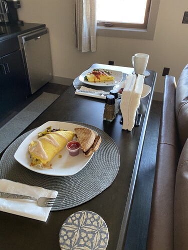 Fantastic Top Floor Condo for 2 in the Heart of Downtown Traverse City W/Parking