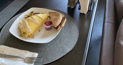 Fantastic Top Floor Condo for 2 in the Heart of Downtown Traverse City W/Parking