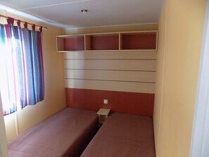 3 slaapkamers, een strijkplank/strijkijzer, internet