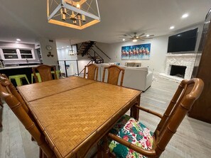 Dining - Sunshine Daydream HSB Lake LBJ Family Escape! Fish and swim off the dock! (Horseshoe Bay)