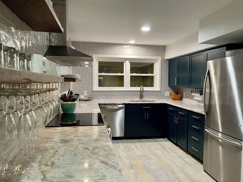 Sunshine Daydream HSB Lake LBJ Family Escape! Fish and swim off the dock!